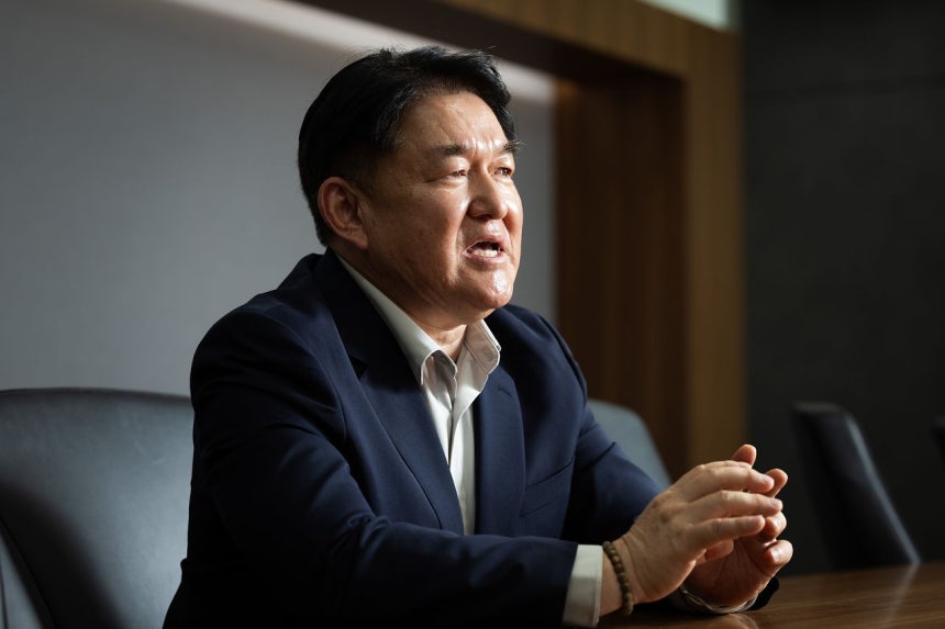  韓国産業安全保障学会のペク・ヨンジュン会長は中国企業の海外技術人材スカウトに対し「2～3年で契約しても1年で技術だけ得て捨てるケースが多い」と話した。ウ・サンジョ記者