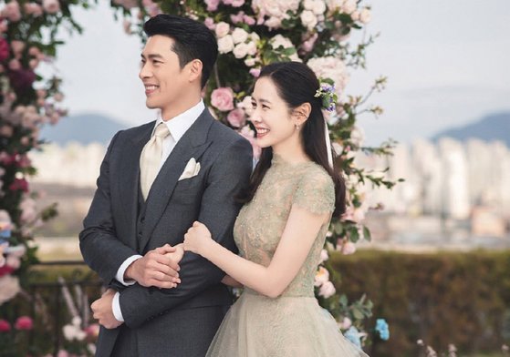 俳優ヒョンビン、女優ソン・イェジン。［写真 VASTエンターテインメント］