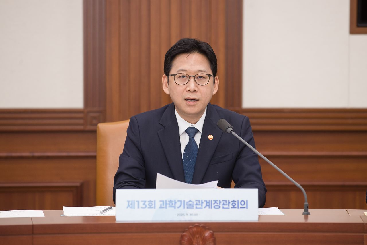  裵慶勲副首相兼科学技術情報通信部長官が30日に開かれた'第13回科学技術関係長官会議'で発言している。［写真 科学技術情報通信部］