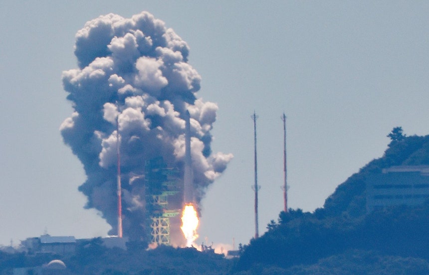 韓国型ロケット「ヌリ号」が7日午後、全羅南道高興郡の羅老宇宙センターから打ち上げられている。［聯合ニュース］