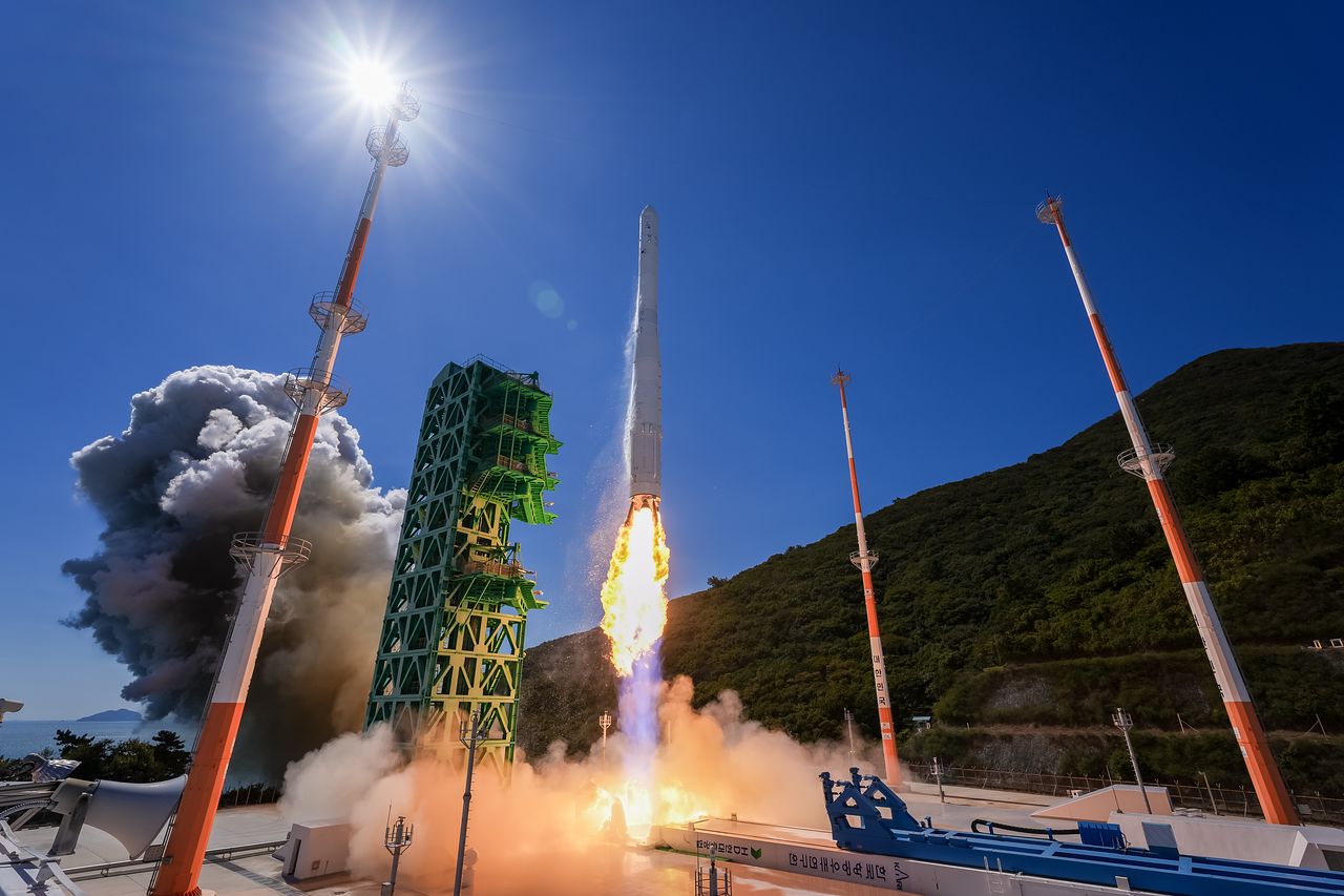 韓国型ロケット「ヌリ号」が7日午後、高興郡の羅老宇宙センターから打ち上げられている。［写真 韓国航空宇宙研究院］