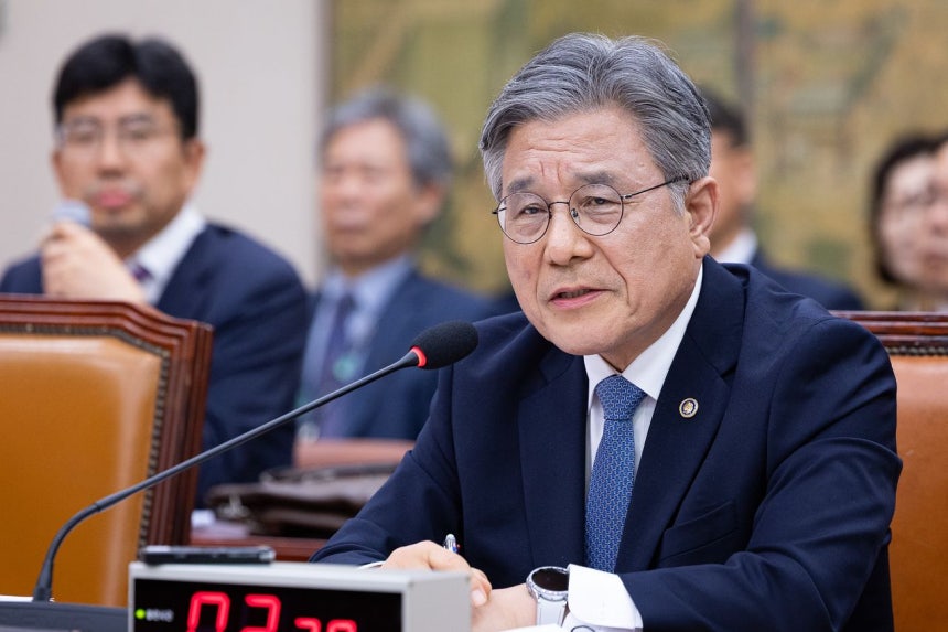 韓国の許民（ホ・ミン）国家遺産庁長が8日、ソウル汝矣島（ヨイド）の国会で開かれた文化体育観光委員会の国政監査に出席し、議員の質問に答えている。ニュース1