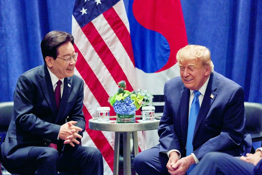 先月22日（現地時間）、ニューヨークのホテルで国連総会を契機に首脳会談を行った李在明（イ・ジェミョン）大統領とトランプ大統領 ［ニュース1］
