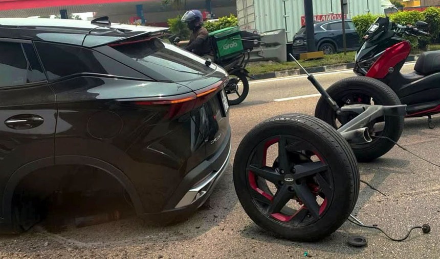 6日にシンガポールと隣接するマレーシアのジョホールバルで中国自動車メーカー奇瑞汽車の2023年型SUV「オモダ5」が走行中に後輪車軸と後輪が車体からはずれる事故が発生した。［フェイスブック キャプチャー］