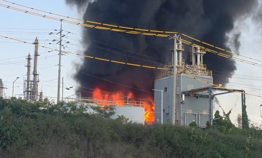 14日午前9時41分ごろ、蔚山市蔚州郡の製造業者で火災が発生し、消防当局が消火活動を行っている。［聯合ニュース］
