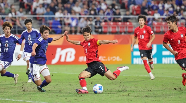 今月3日、2026年愛知・名古屋アジア大会男子サッカー決勝の韓日戦でゴールを決めた厳智星（オム・ジソン）［聯合ニュース］