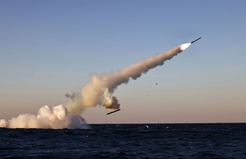 朝鮮中央通信は15日、「ミサイル総局は14日、朝鮮東海で二種の潜水艦発射戦略巡航ミサイルを試射した」と報道した」と報道した。［写真 朝鮮中央通信＝聯合ニュース］