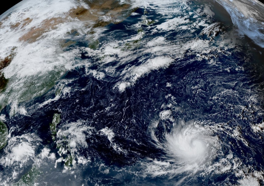 16日、日本の衛星ひまわりから見た台風30号［CIRA／NOAA］