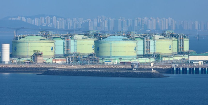 今年3月4日、韓国最大規模の液化天然ガス（LNG）貯蔵能力を備えた仁川市延寿区松島（インチョンシ・ヨンスグ・ソンド）の韓国ガス公社仁川生産基地にあるLNG貯蔵タンク。聯合ニュース