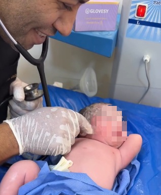 ネット上で話題になったエジプトの新生児 ［写真 SNS］