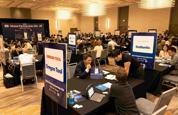 大韓貿易投資振興公社（KOTRA）が先月8～9日に米イリノイ州で開催したイベント「2026グローバルパートナリング（GP）」で、韓国の素材・部品・装備メーカーが米国の製造企業関係者と投資相談会を行っている。［写真 KOTRA］