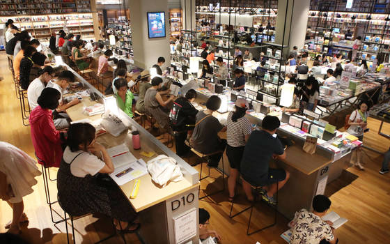 釜山（プサン）の書店の様子。ソン・ボングン記者