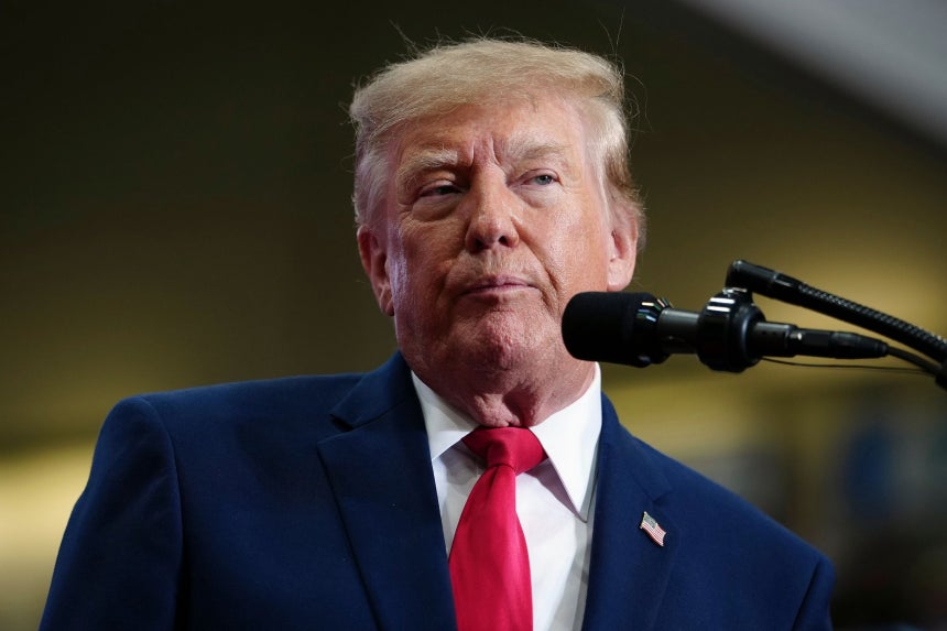 トランプ米大統領が25日、遊説先のミシガン州ポートヒューロンで演説している。［写真 AP＝聯合ニュース］
