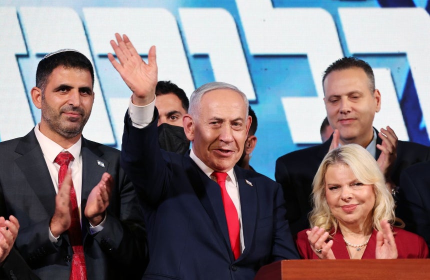 イスラエルのベンヤミン・ネタニヤフ首相が28日未明（現地時間）、エルサレムでリクード党の支持者に向けて演説している。［EPA＝聯合ニュース］