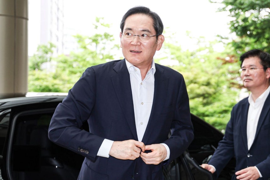 サムスン電子の李在鎔（イ・ジェヨン）会長が今年7月、ソウル金浦（キンポ）ビジネス航空センターから米シアトルに向けて出発している。キム・ギョンロク記者